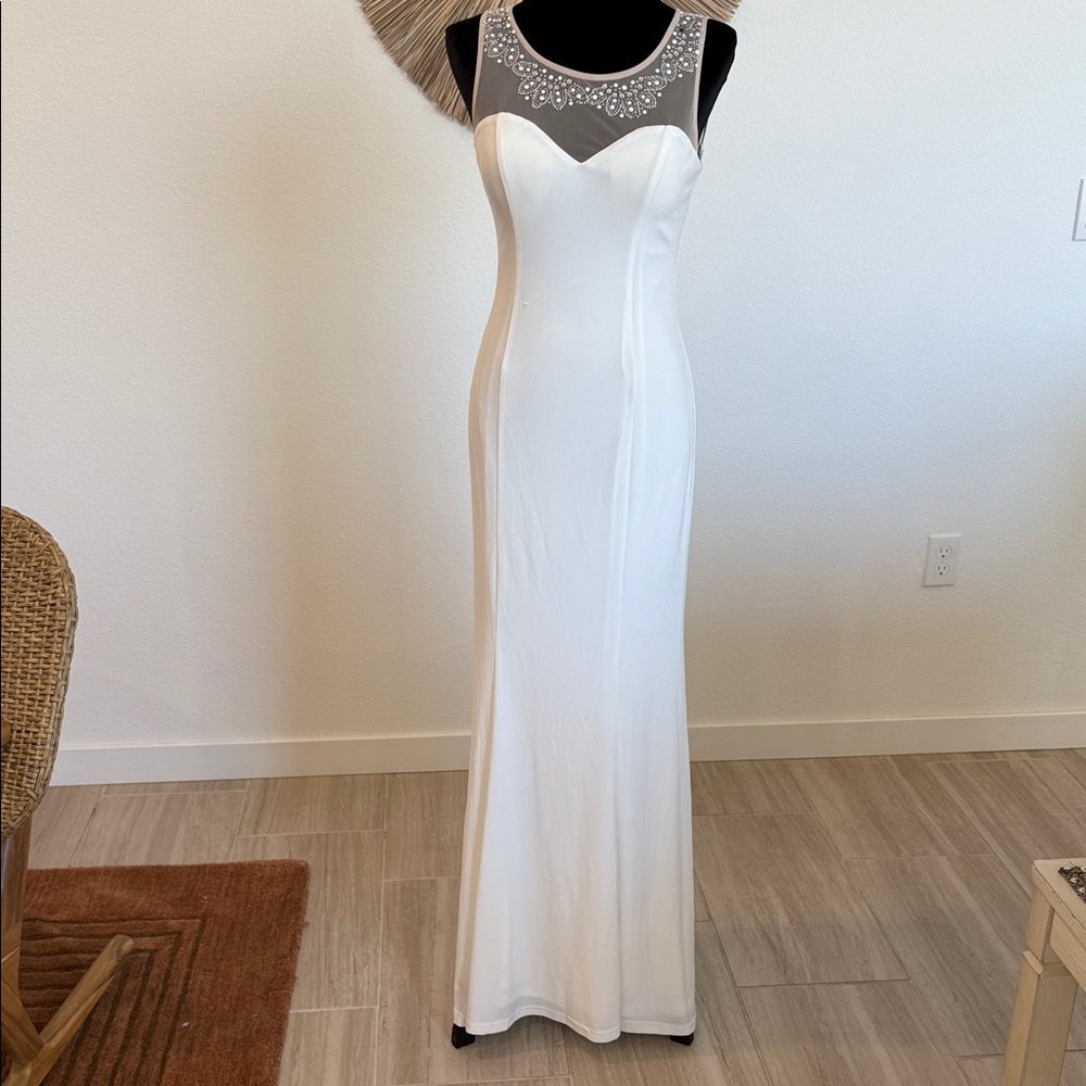 Adrianna Papell Elegant White Maxi Dress with Black Mesh - Picture 6 of 17